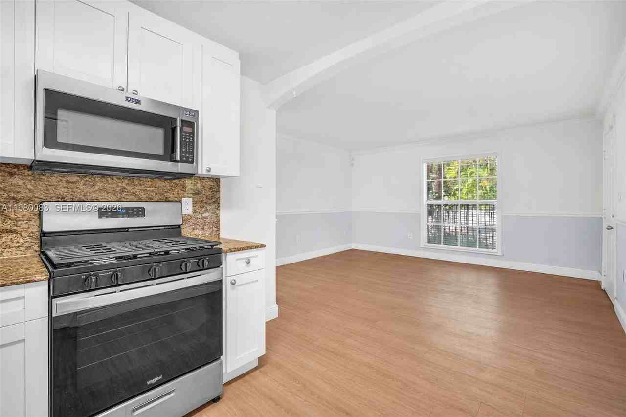 3245 Virginia St #1 - Photo 5 of 25