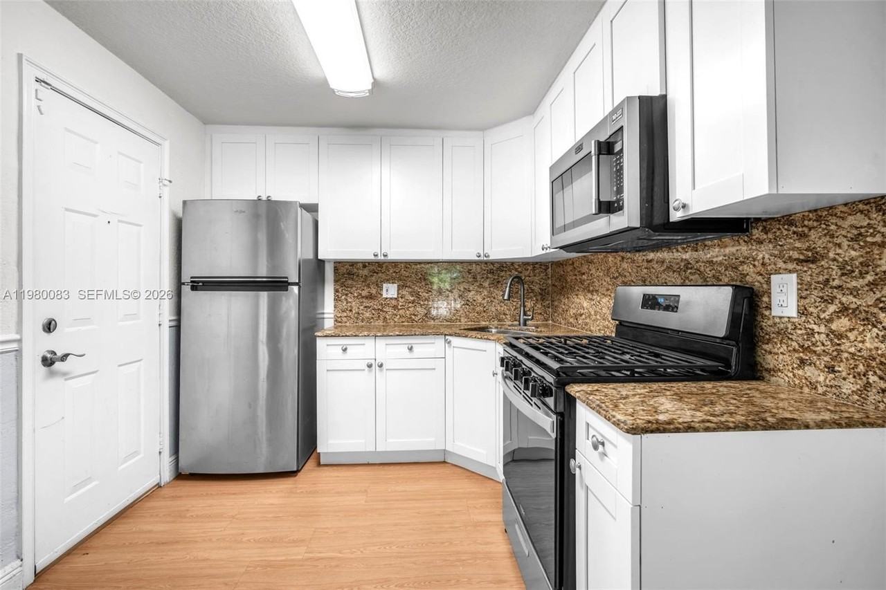 3245 Virginia St #1 - Photo 6 of 25