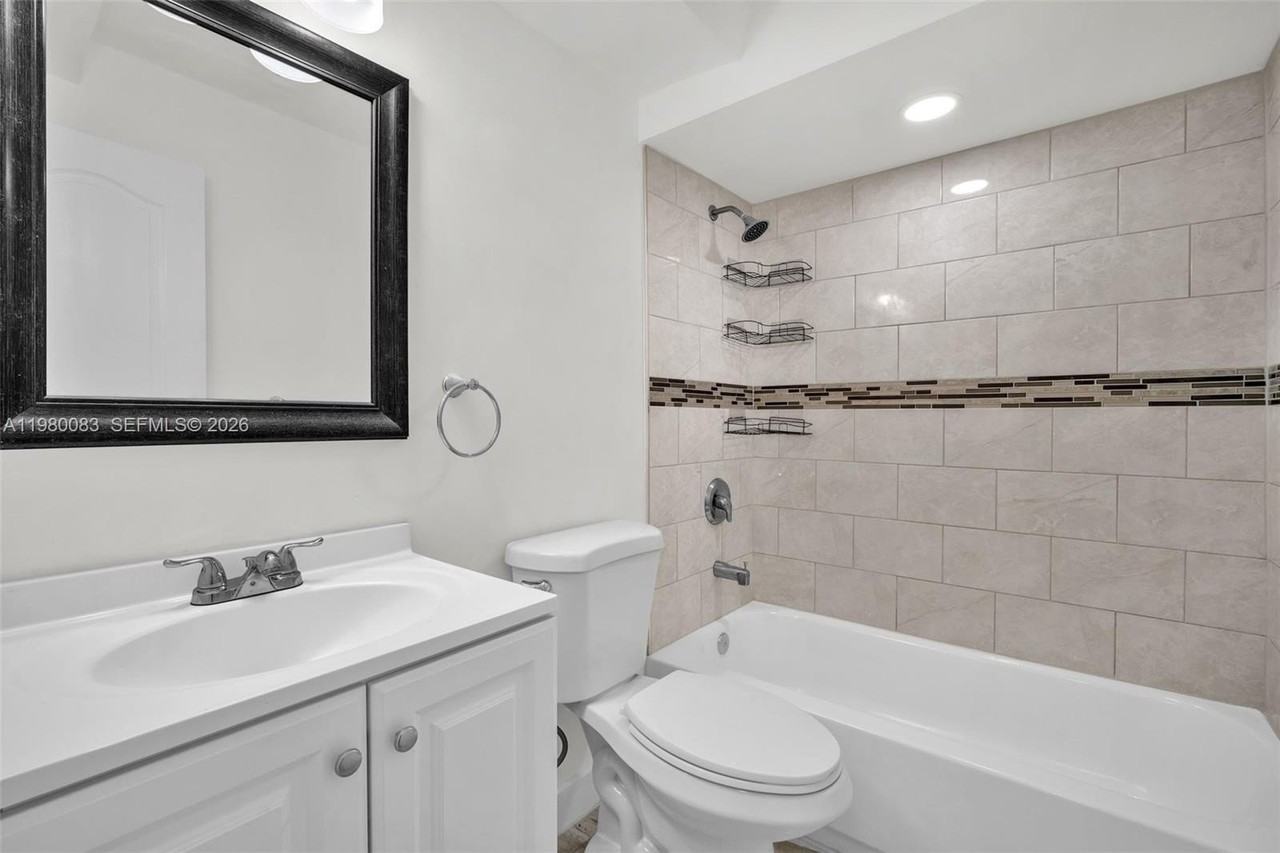 3245 Virginia St #1 - Photo 7 of 25