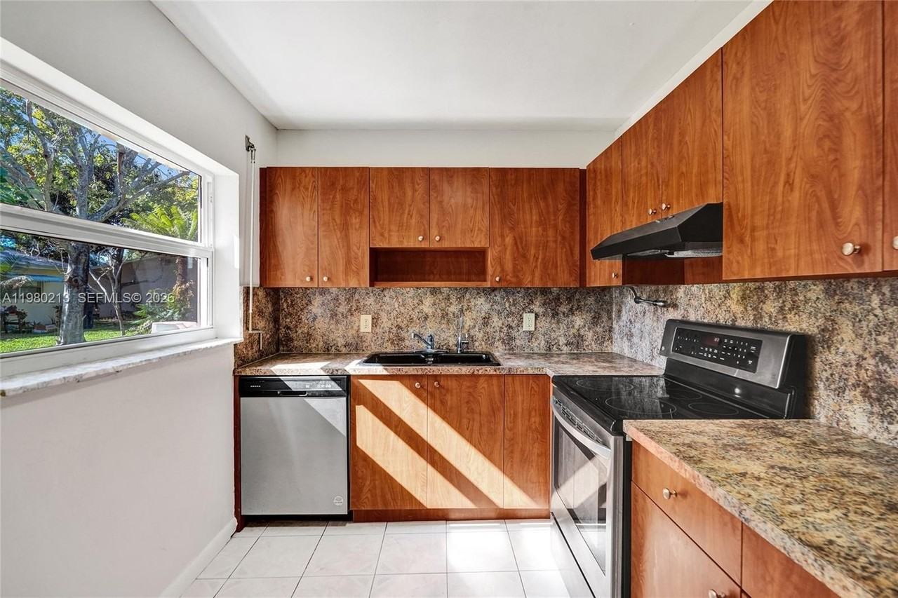 2621 Sw Natura Ave - Photo 2 of 50