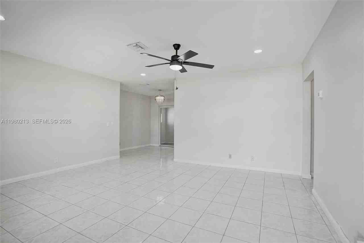 2621 Sw Natura Ave - Photo 4 of 50