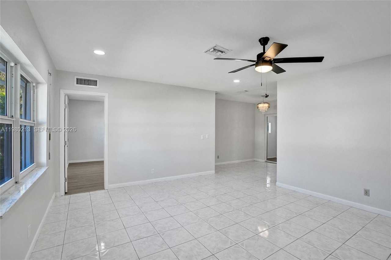 2621 Sw Natura Ave - Photo 5 of 50