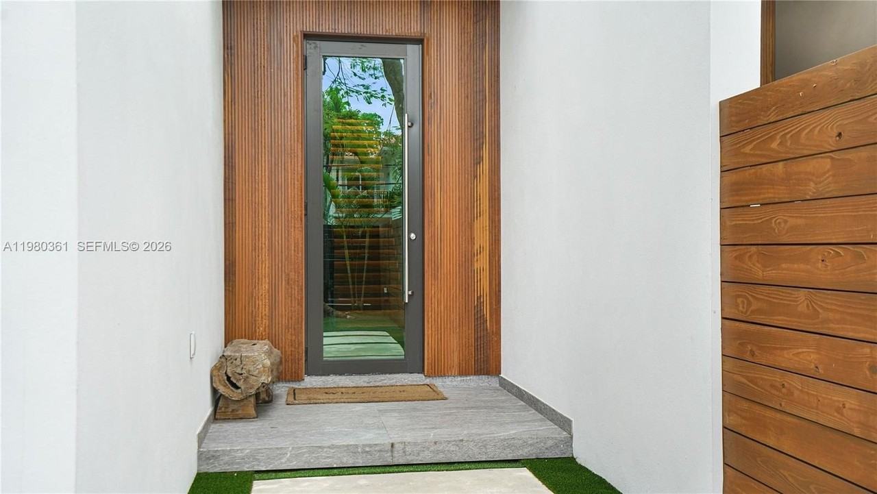 3075 Mary St - Photo 6 of 50