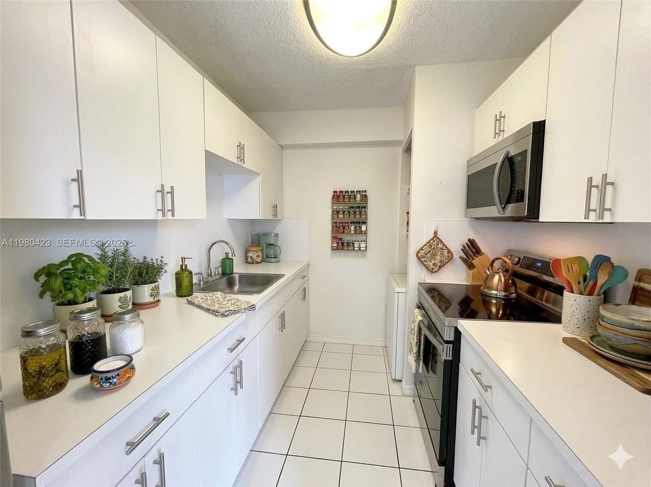 2138 Sw 6th St #201 - Photo 5 of 18