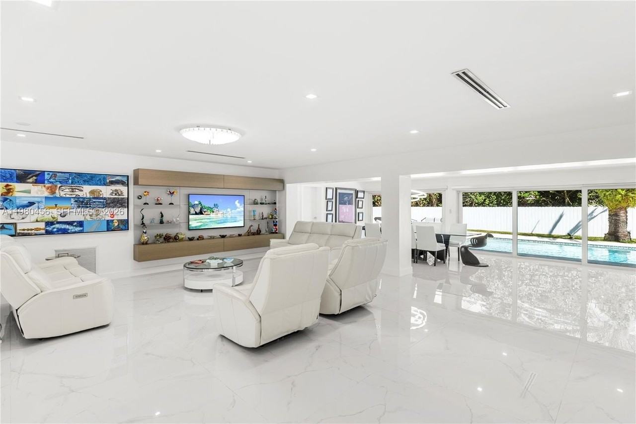 12401 Sw 72nd Ave - Photo 4 of 35