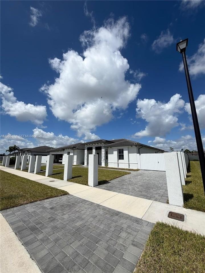 16751 Sw 291st Ter #16751 - Photo 2 of 20