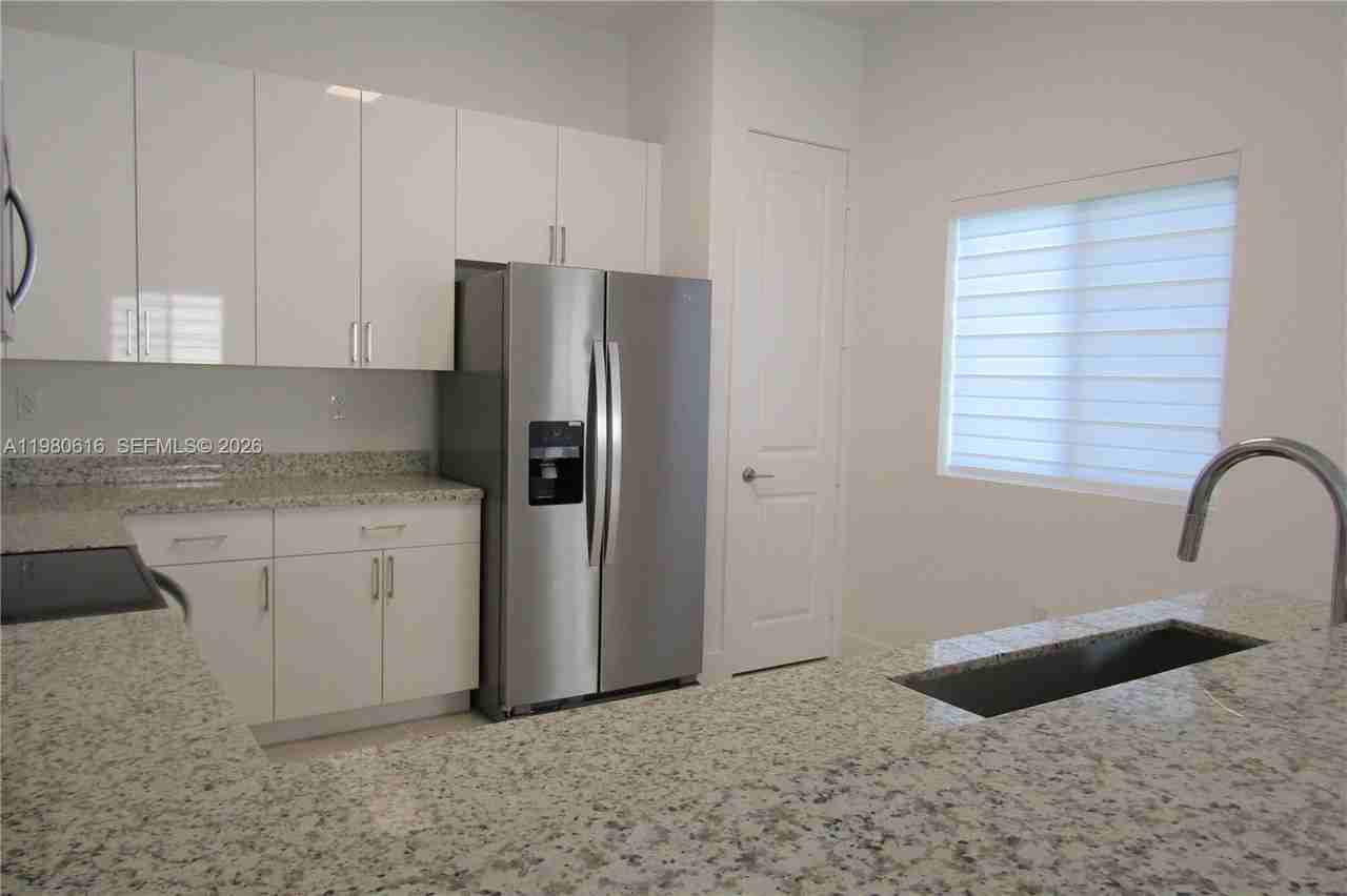 11998 Sw 232nd St - Photo 5 of 26