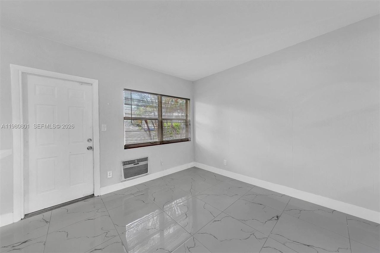 1229 Miami Rd #3 - Photo 3 of 30