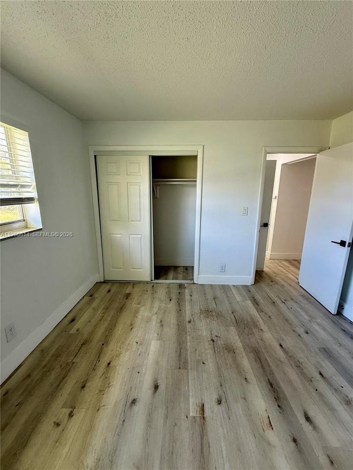 841 Sw 74th Ter #201E - Photo 6 of 13