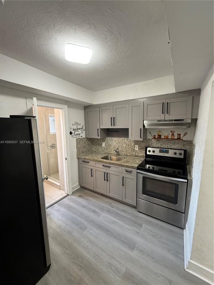 2238 Nw 5th St #3 - Photo 6 of 12