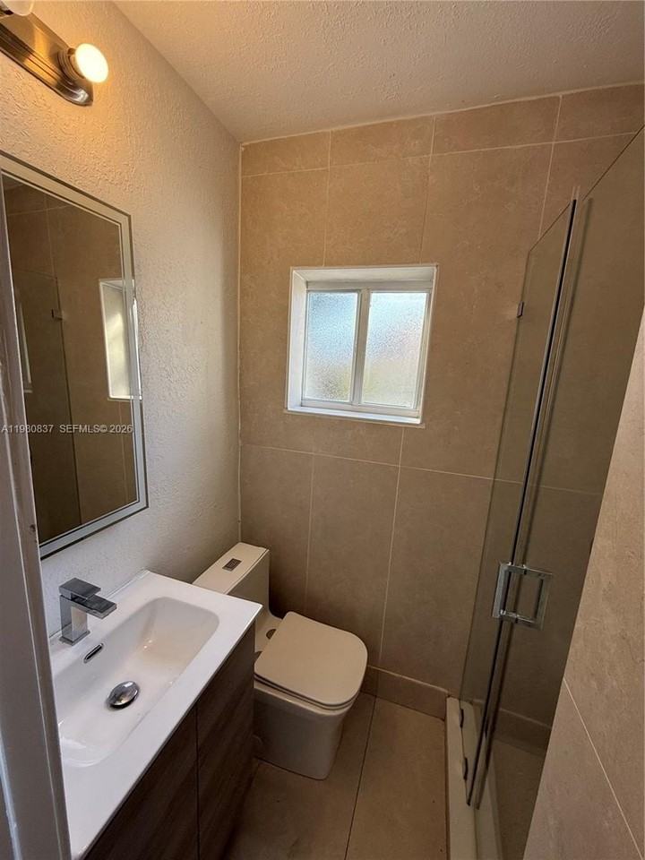 2238 Nw 5th St #3 - Photo 7 of 12