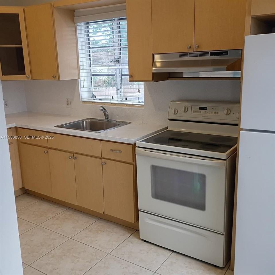 3134 Sw 25th Ter - Photo 7 of 24