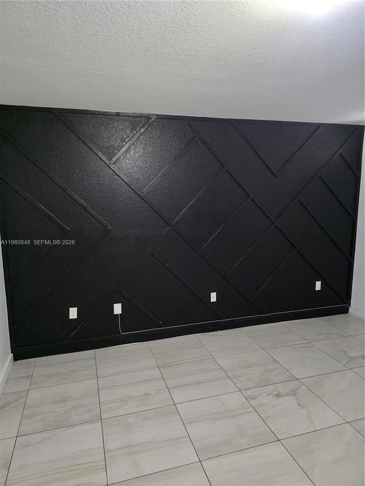 600 Ne 4th Ter - Photo 3 of 22