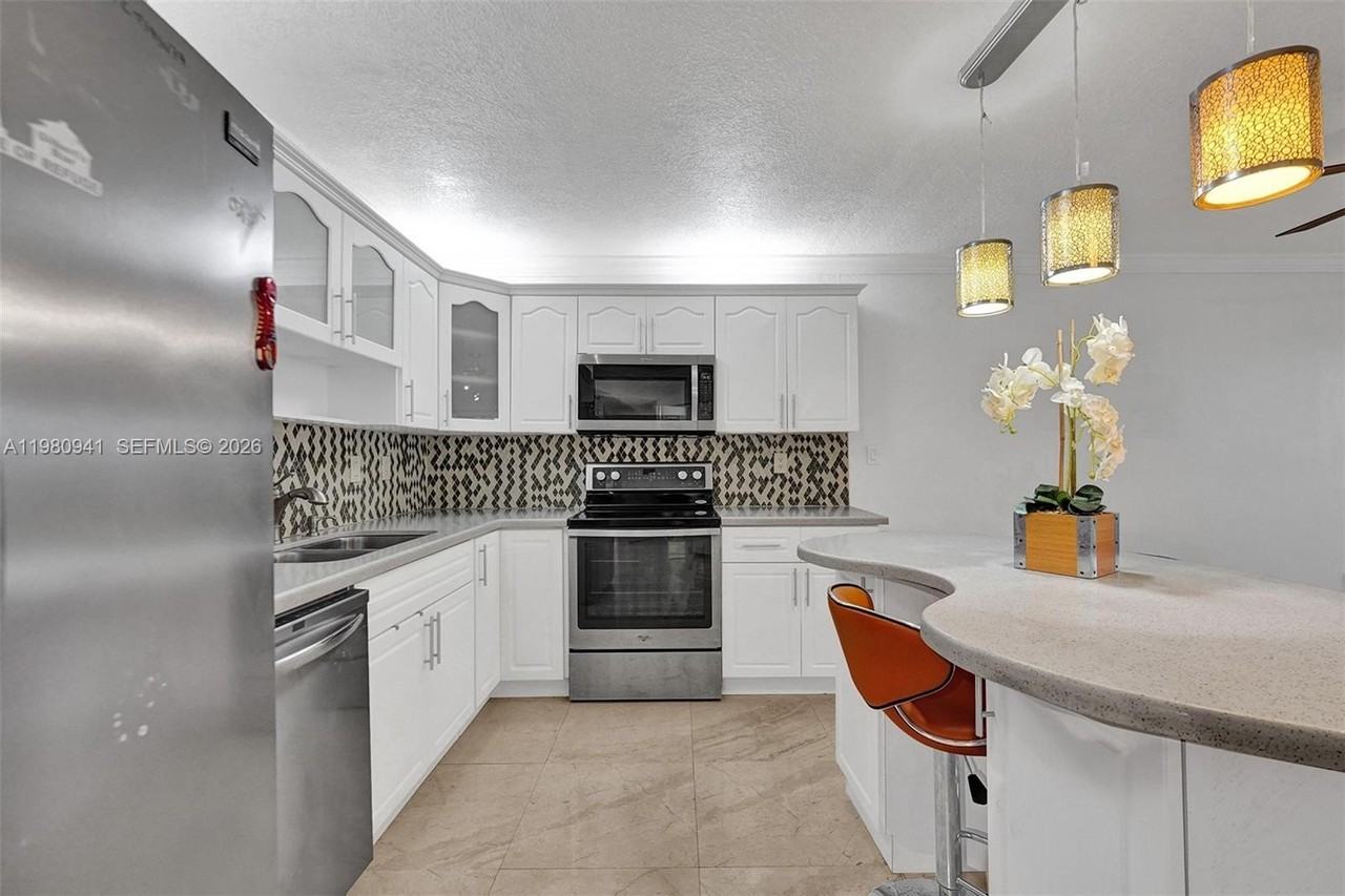 21300 San Simeon Way #P6 - Photo 3 of 23