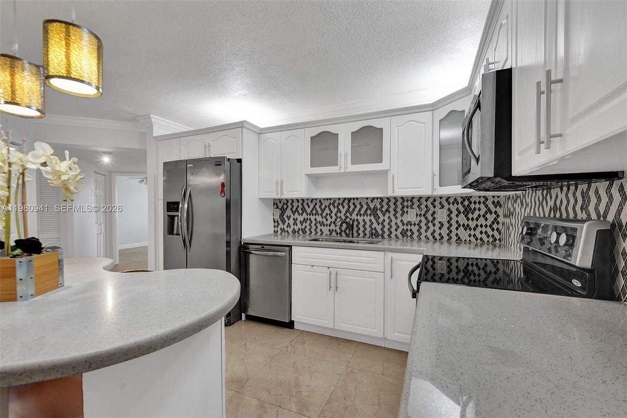 21300 San Simeon Way #P6 - Photo 4 of 23