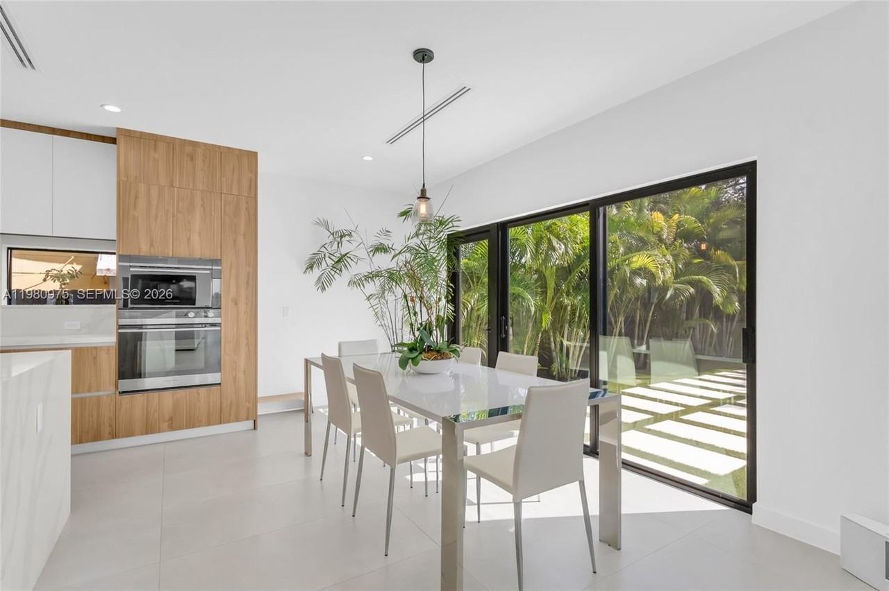 2029 Sw 62nd Ave #2029 - Photo 4 of 24