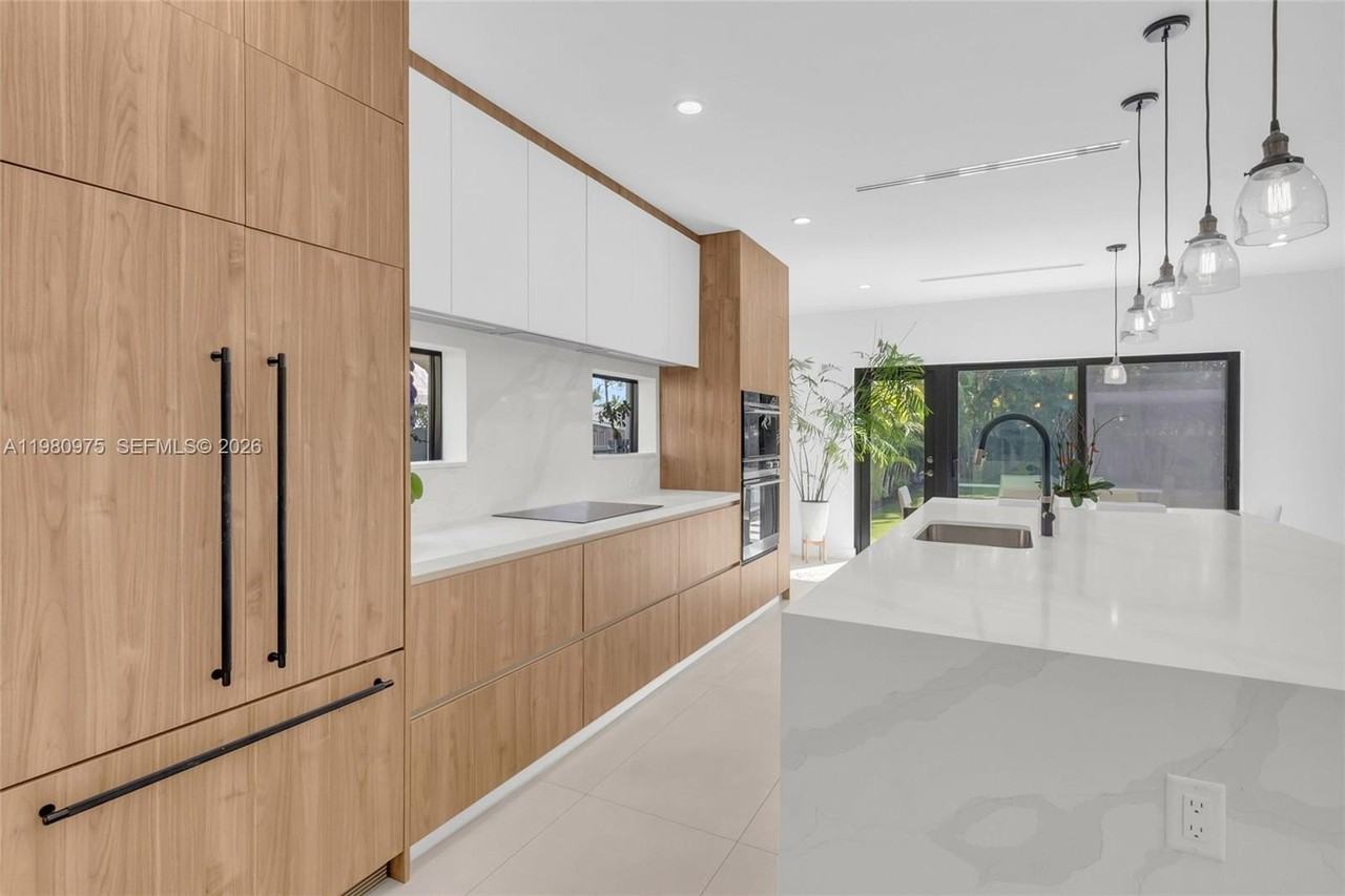 2029 Sw 62nd Ave #2029 - Photo 6 of 24