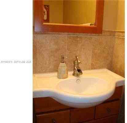 5273 Nw 113th Ave - Photo 6 of 32