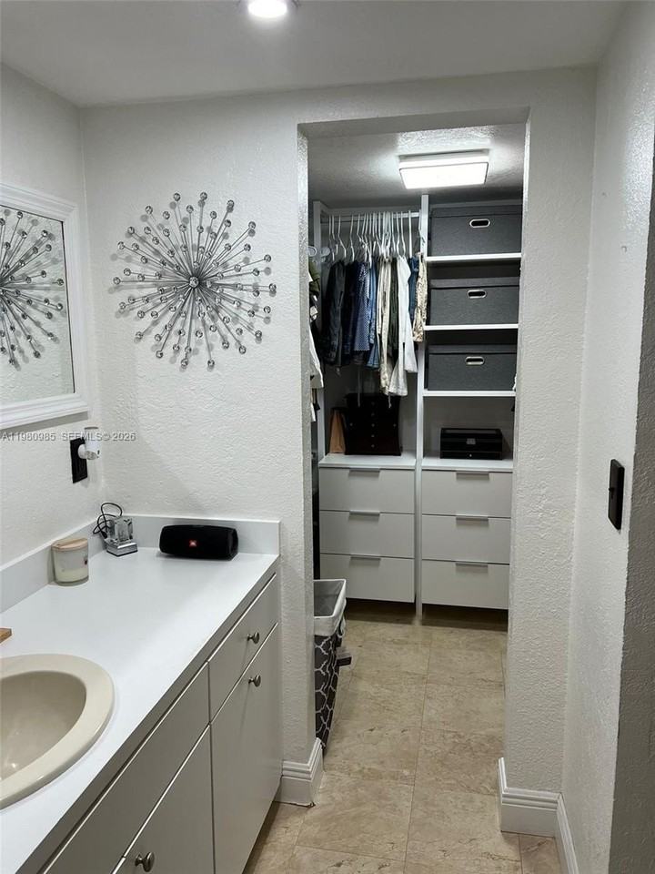 13715 Kendale Lakes Cir #A304 - Photo 7 of 34