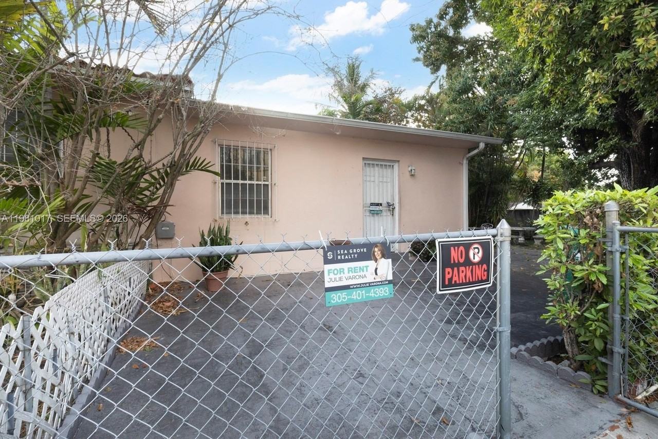 101 Sw 24th Ave #0 - Photo 3 of 18