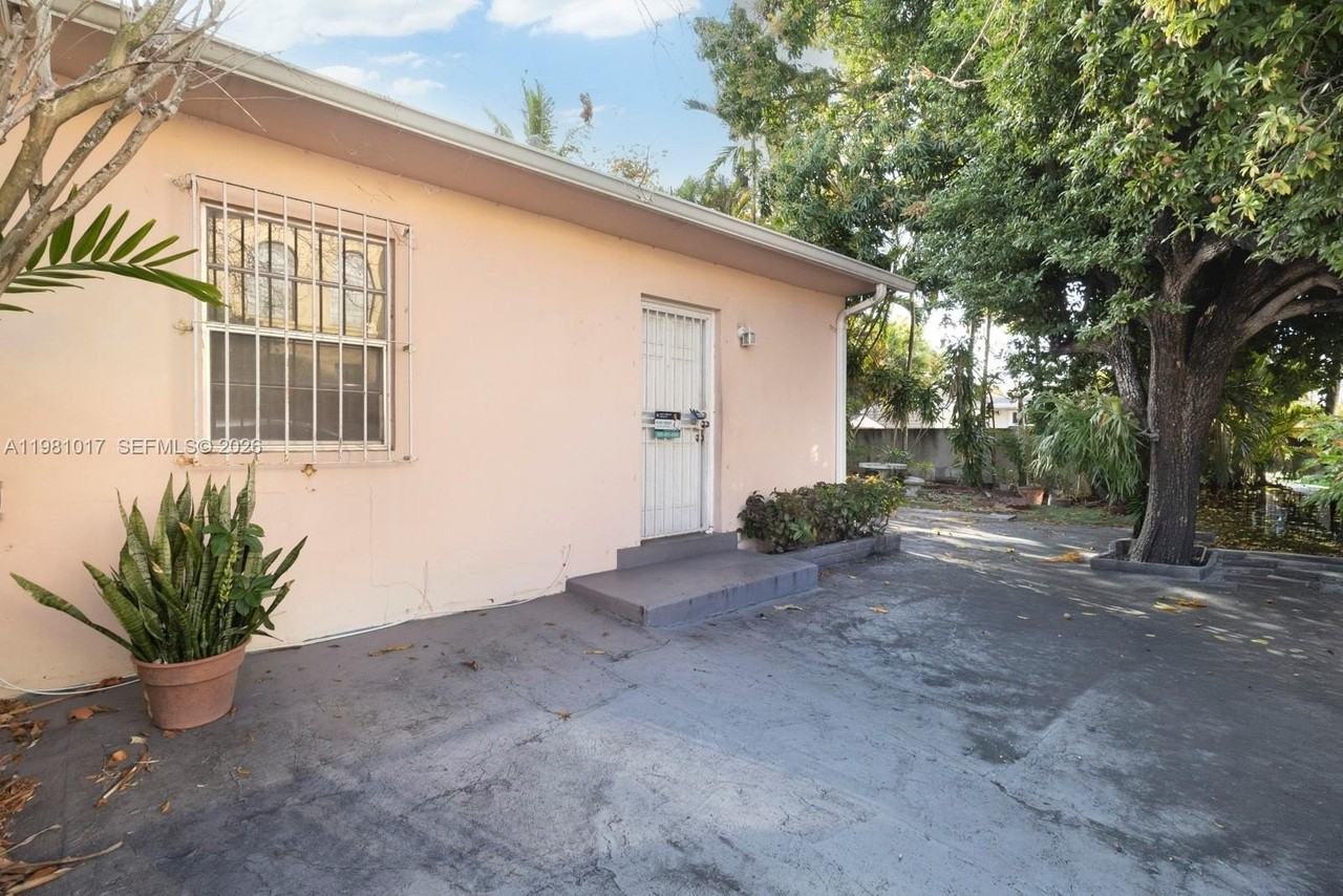 101 Sw 24th Ave #0 - Photo 6 of 18