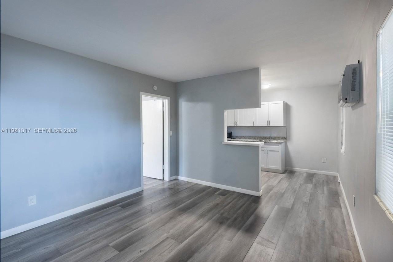 101 Sw 24th Ave #0 - Photo 7 of 18