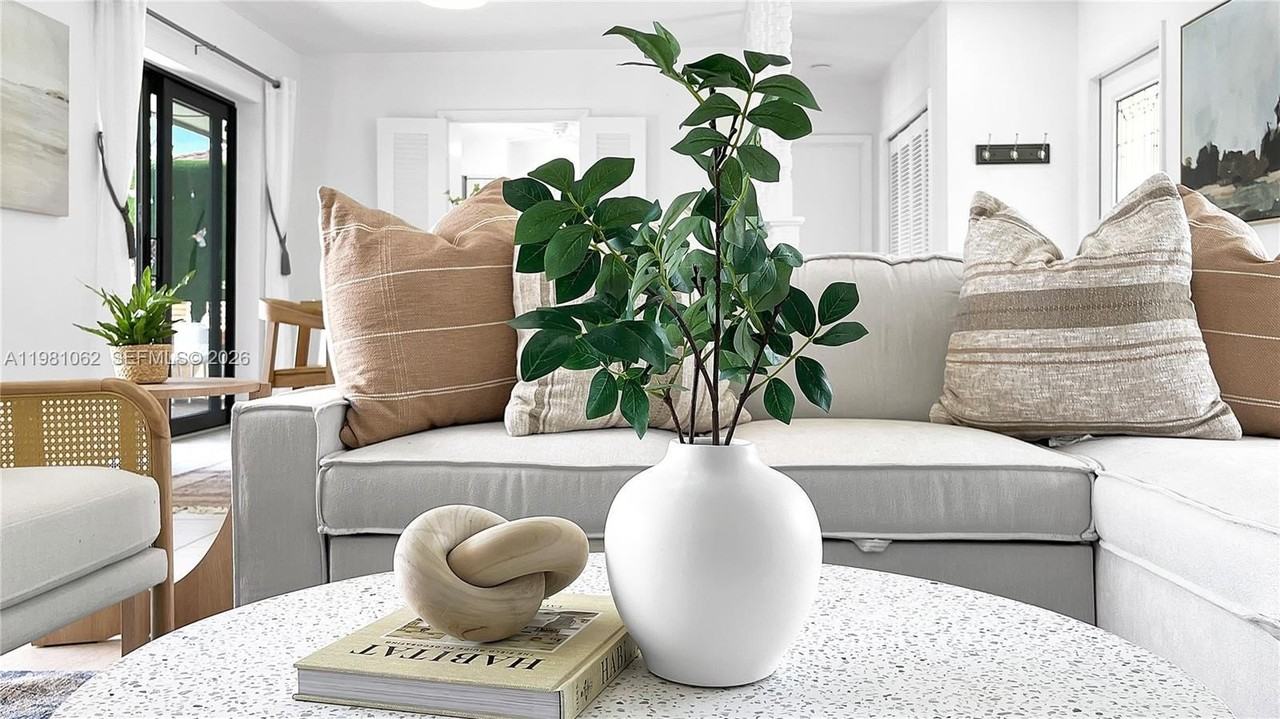 151 Se 9th Ct - Photo 3 of 31