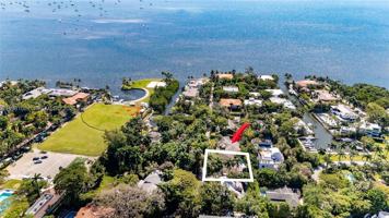 featured image of 3370 Poinciana Ave