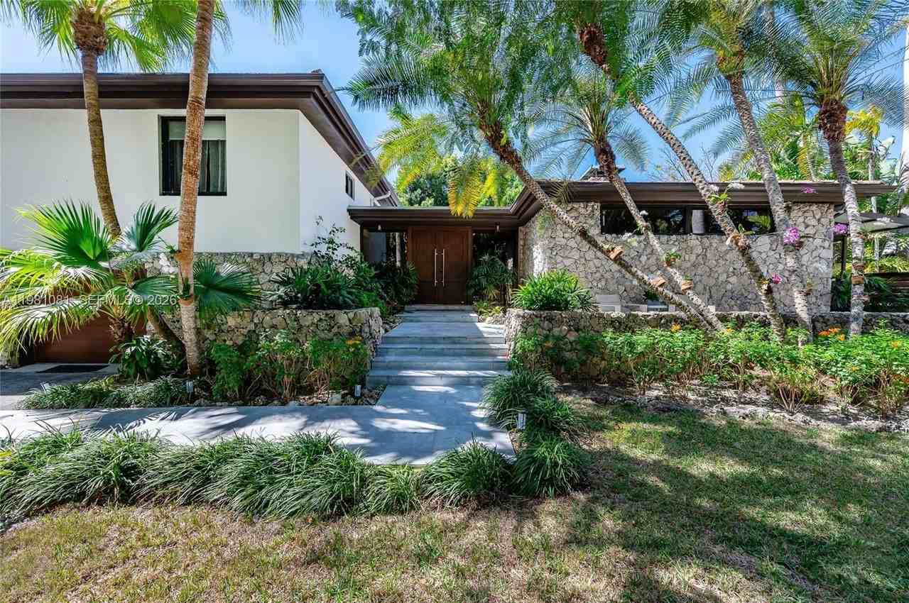 3370 Poinciana Ave - Photo 2 of 41