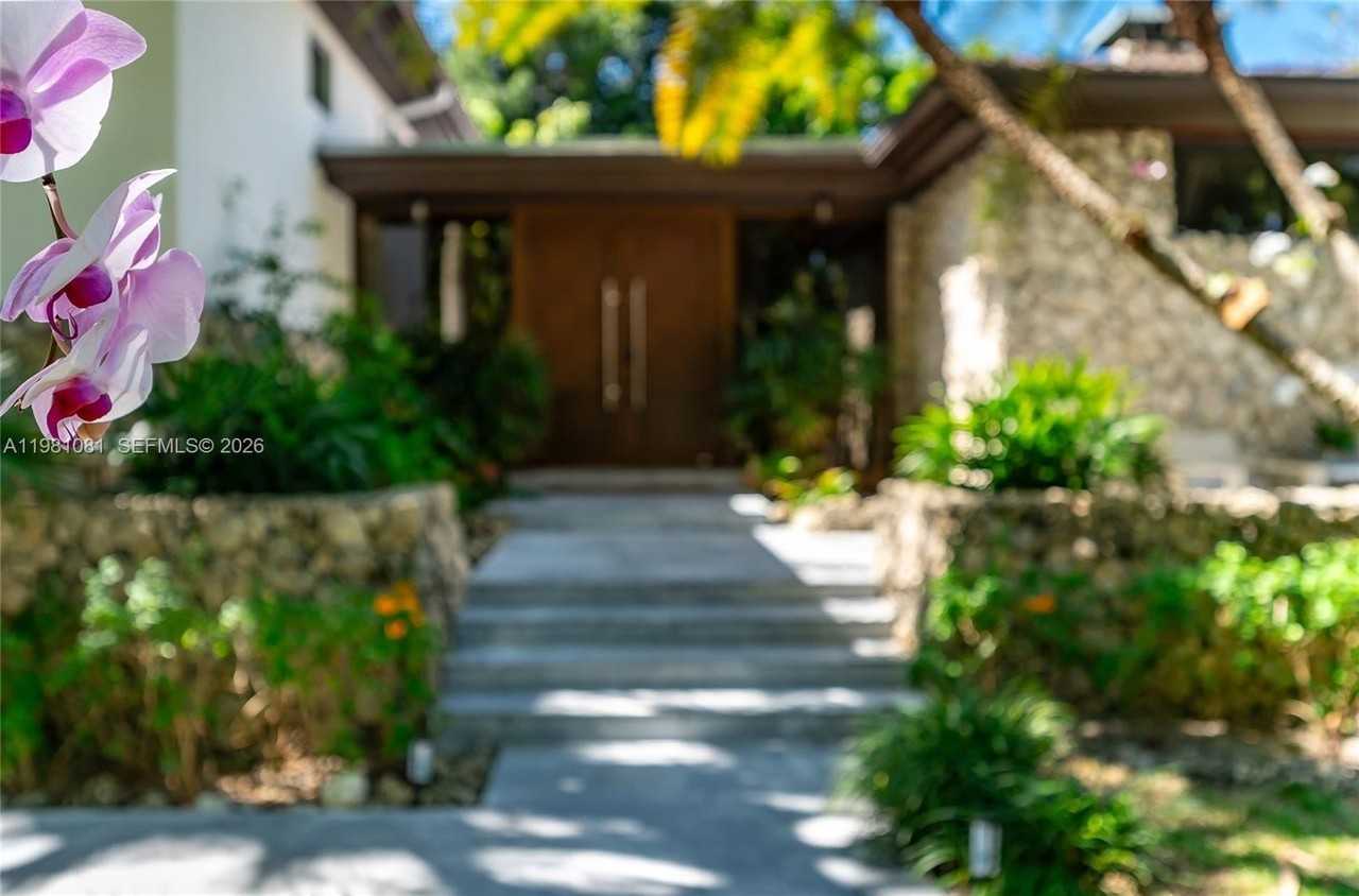 3370 Poinciana Ave - Photo 3 of 41