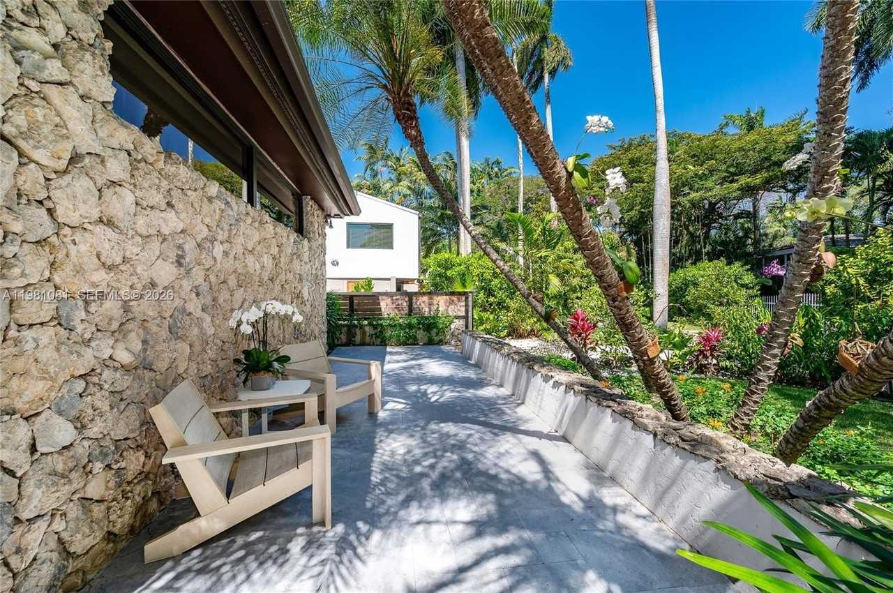 3370 Poinciana Ave - Photo 5 of 41