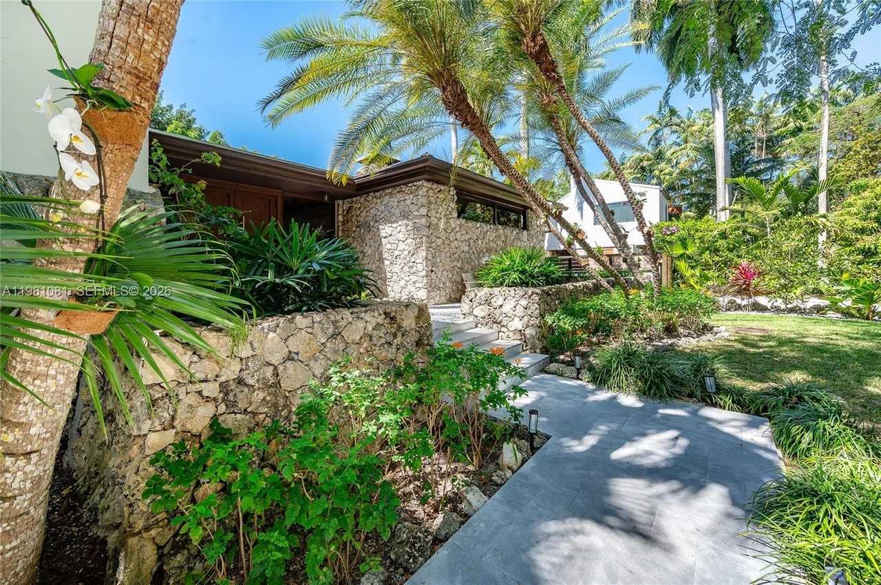 3370 Poinciana Ave - Photo 6 of 41