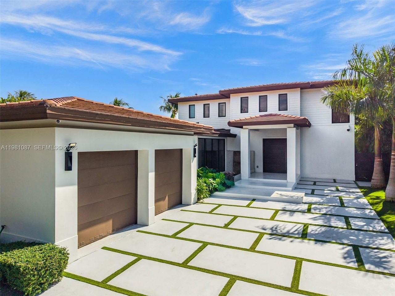 710 S Shore Dr - Photo 2 of 49