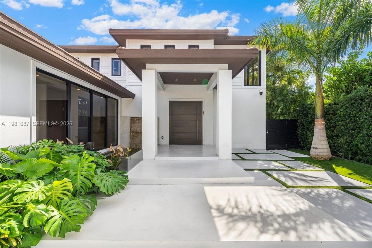 710 S Shore Dr - Photo 4 of 49