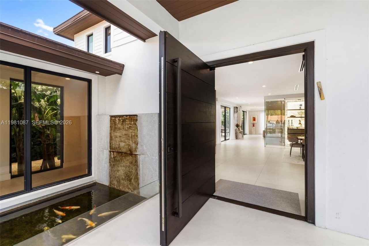 710 S Shore Dr - Photo 5 of 49