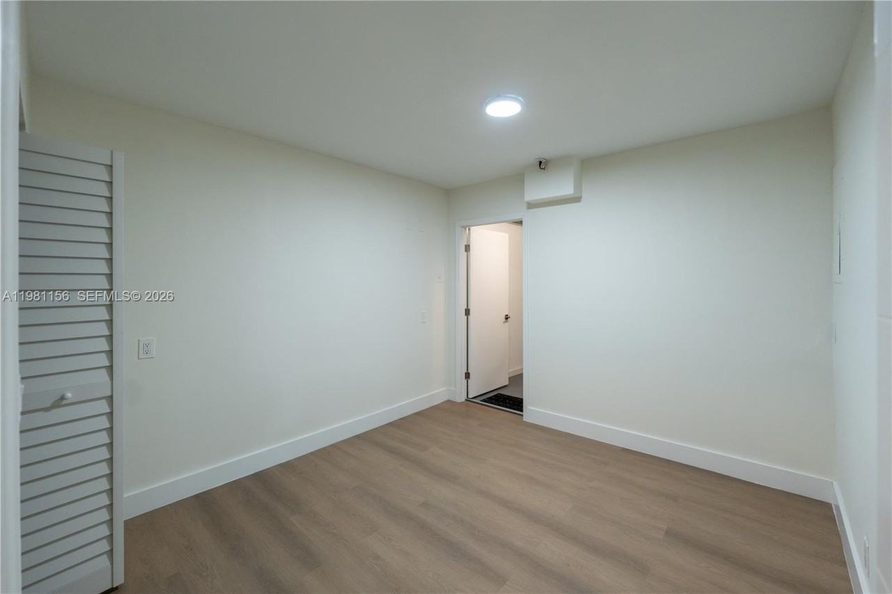 1615 Ne 9th St #1 - Photo 6 of 12