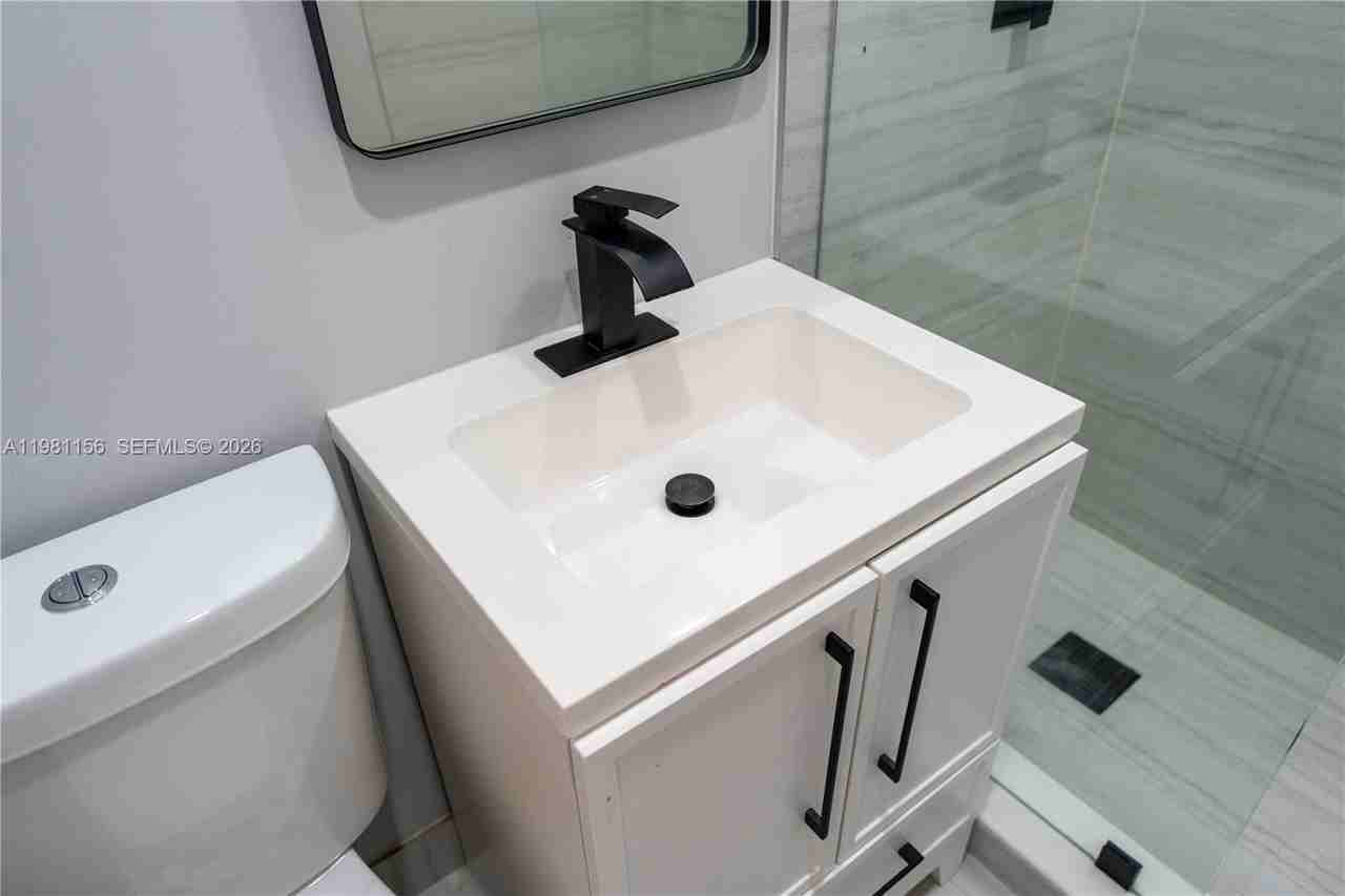 1615 Ne 9th St #1 - Photo 7 of 12