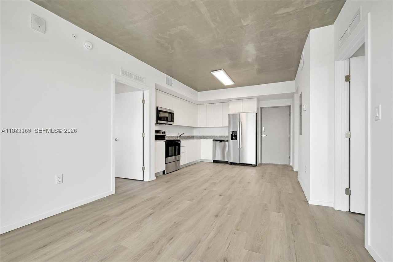 475 Ne 125th St #603 - Photo 2 of 13