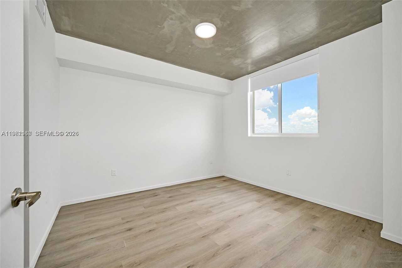 475 Ne 125th St #603 - Photo 3 of 13