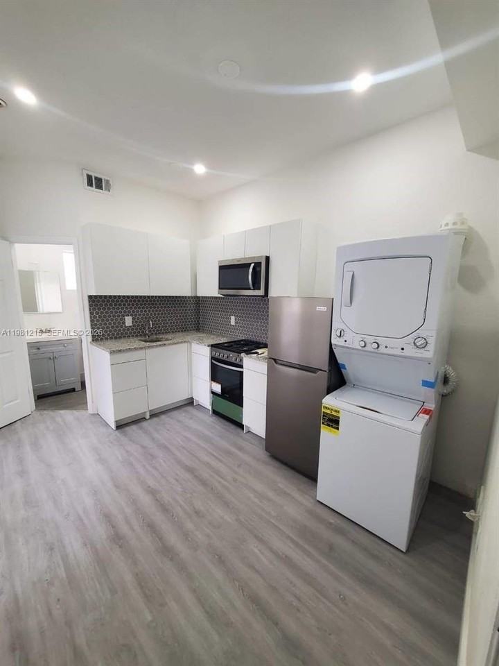 734 Sw 4th St #6 - Photo 5 of 10