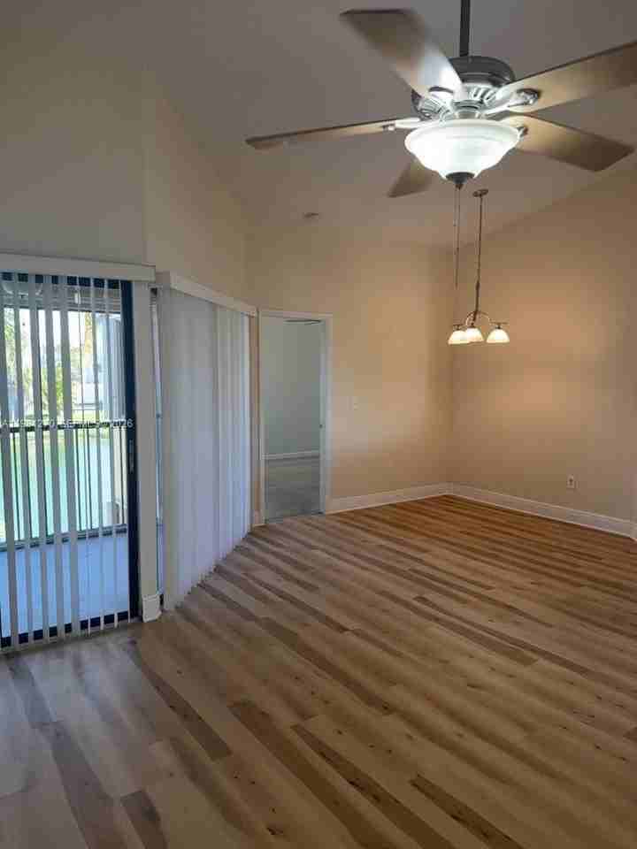 1017 Washington Cir #1017H - Photo 4 of 9