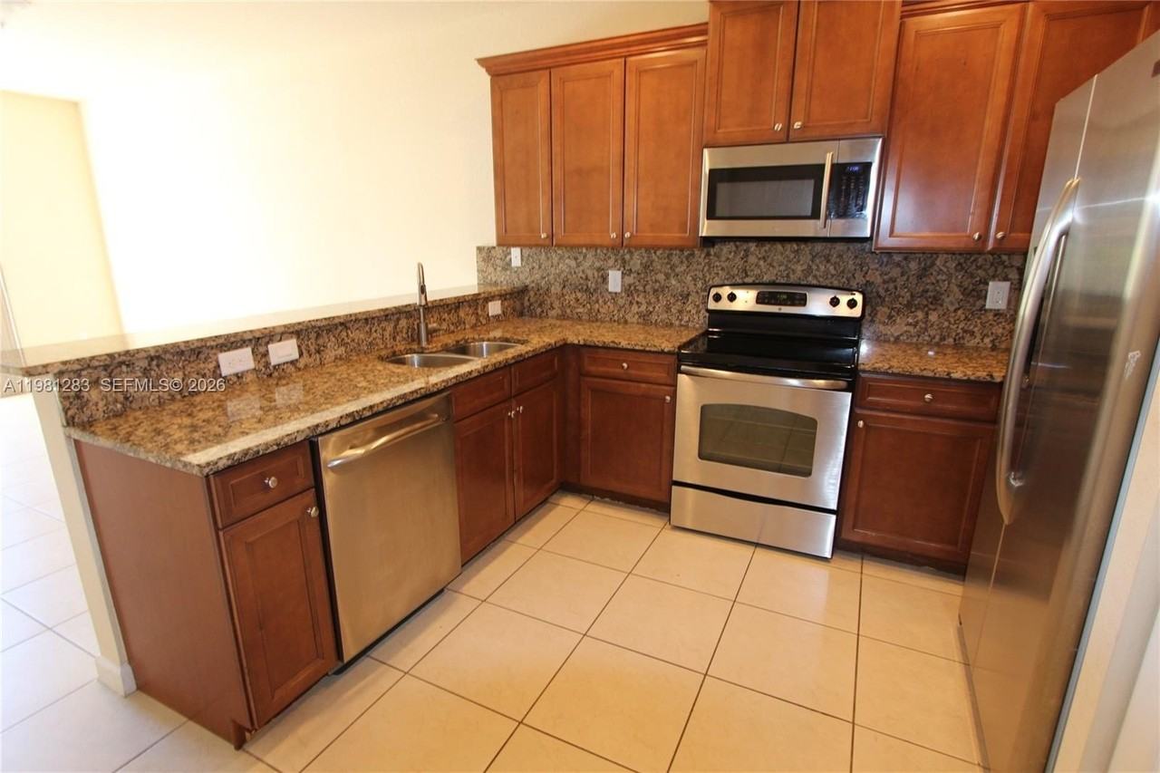 8899 Nw 98th Ave #8899 - Photo 5 of 30