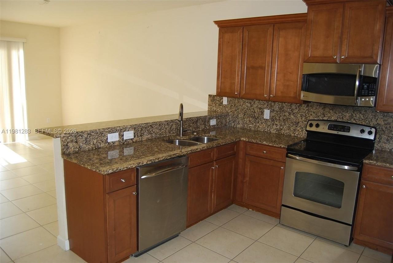 8899 Nw 98th Ave #8899 - Photo 6 of 30