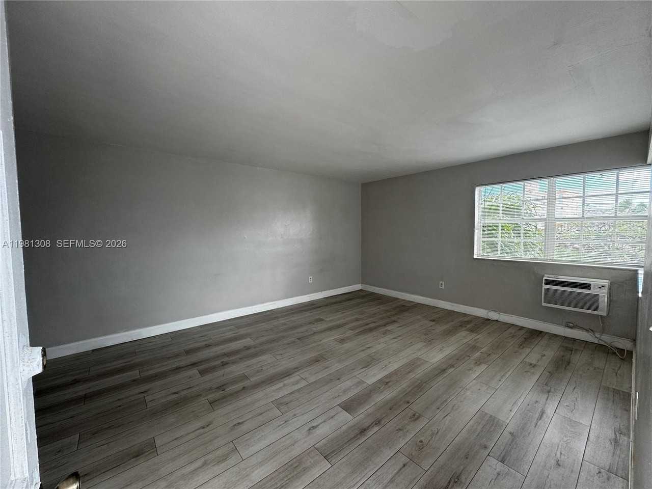 500 13th St #9 - Photo 2 of 15