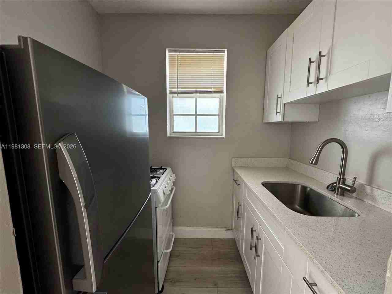 500 13th St #9 - Photo 6 of 15