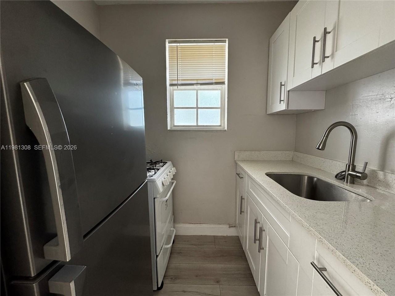 500 13th St #9 - Photo 7 of 15