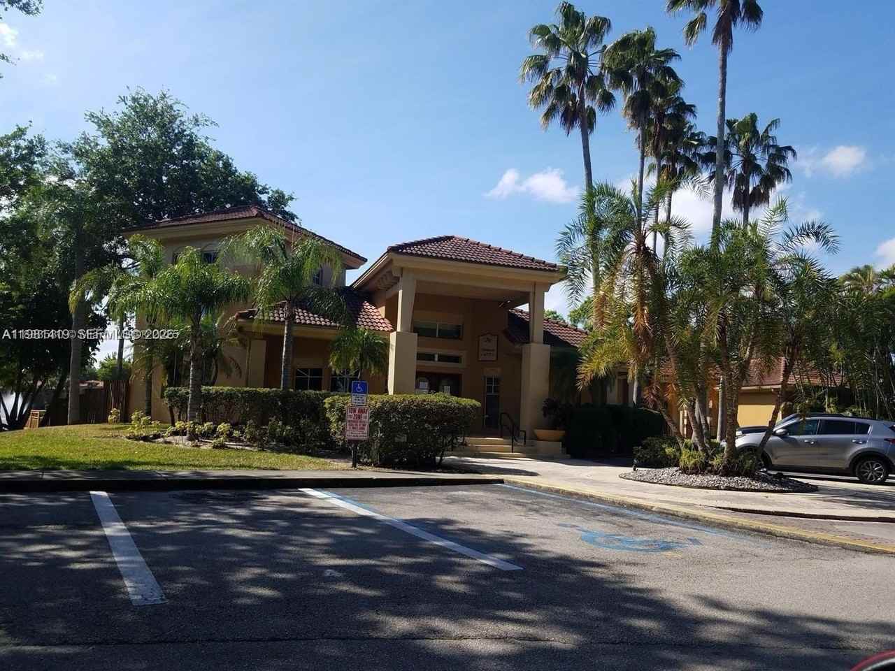 4863 Via Palm Lks #806