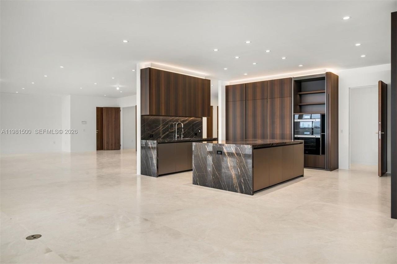 5 Grove Isle Dr #L402 - Photo 7 of 29