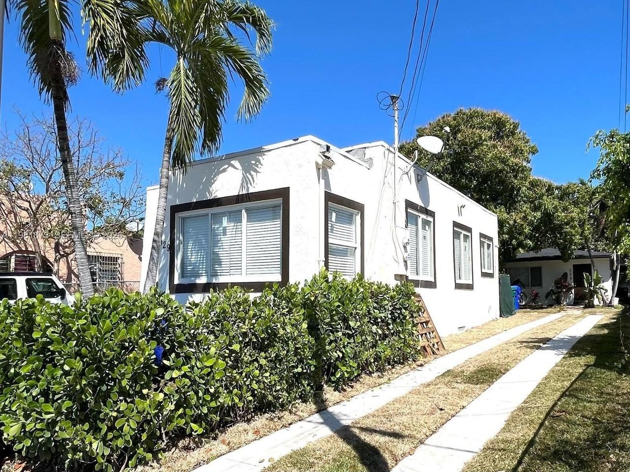 929 Sw 12th Ave #929 - Photo 2 of 18