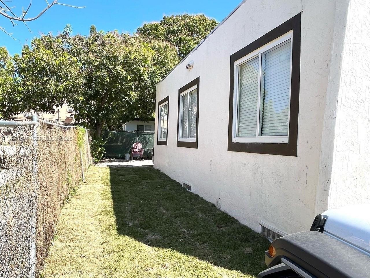 929 Sw 12th Ave #929 - Photo 5 of 18